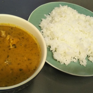 ほうれん草とキャベツのスパイスカレー（サグカレー）